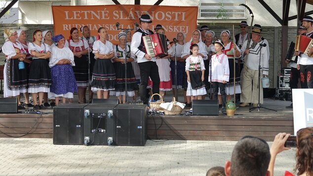 Folklórna skupina Lieska z Liešťan